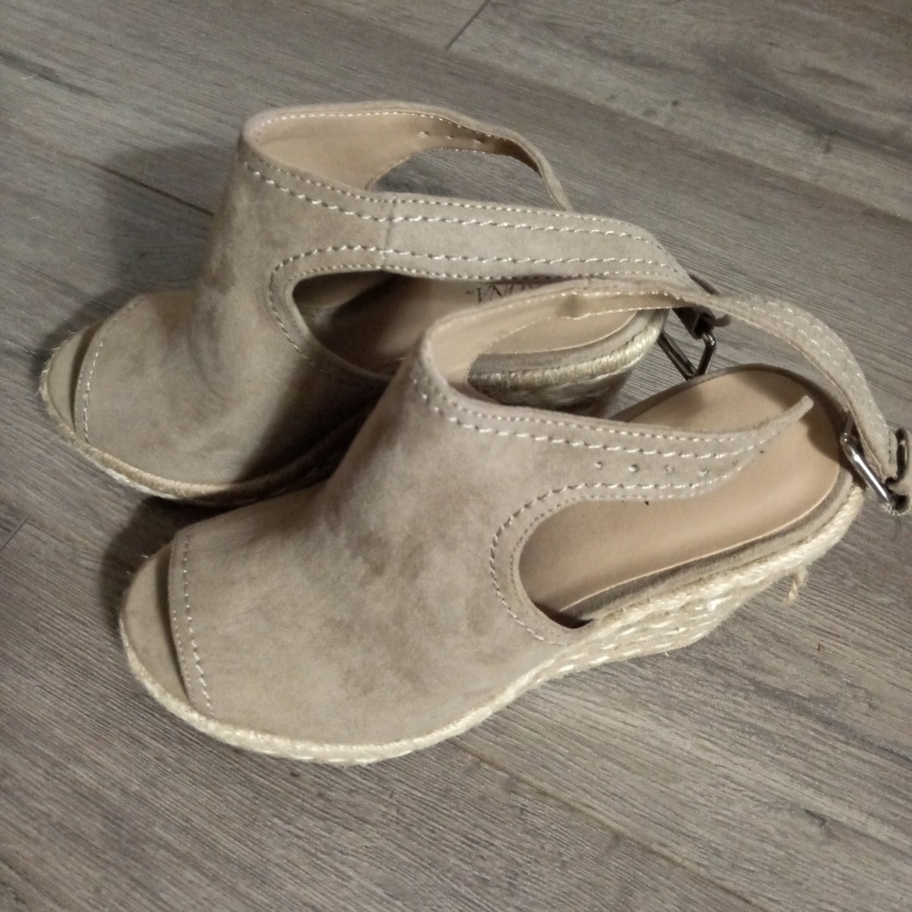 Merona Wedges - Picture 2 of 2